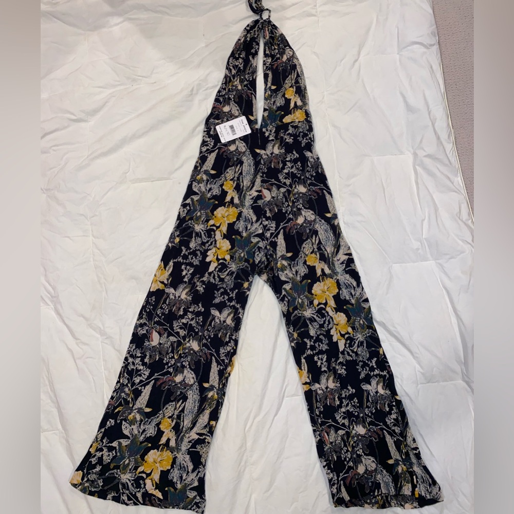 Free People boho flowery jumpsuit! Super comfy and lightweight fabric.
